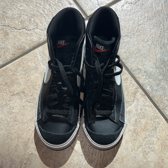 Nike - Picture 2 of 7